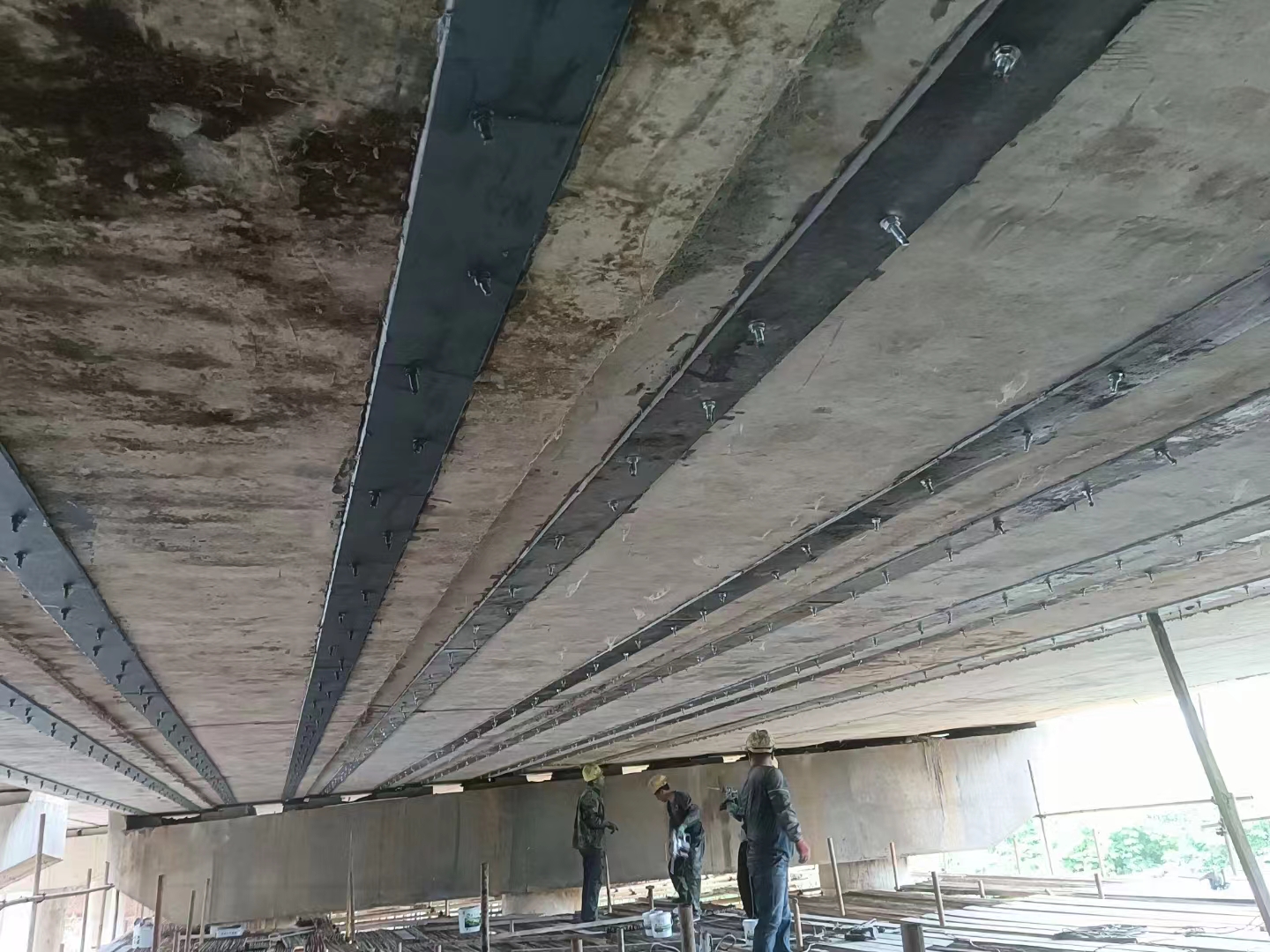 梧州桥梁加固——粘贴钢板加固法